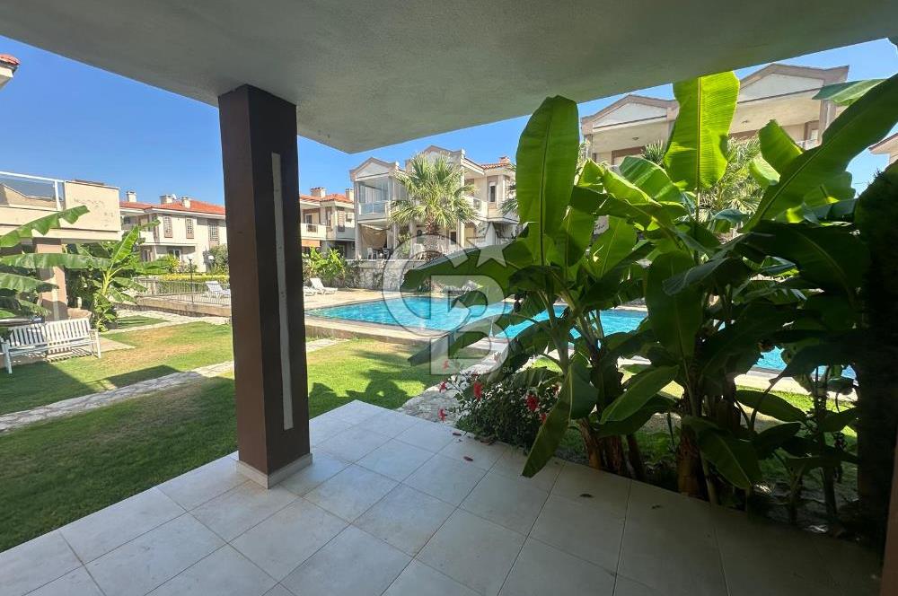 Çeşme Alaçatı `da Havuzlu Site İçerisinde 3+1 Kiralık Villa