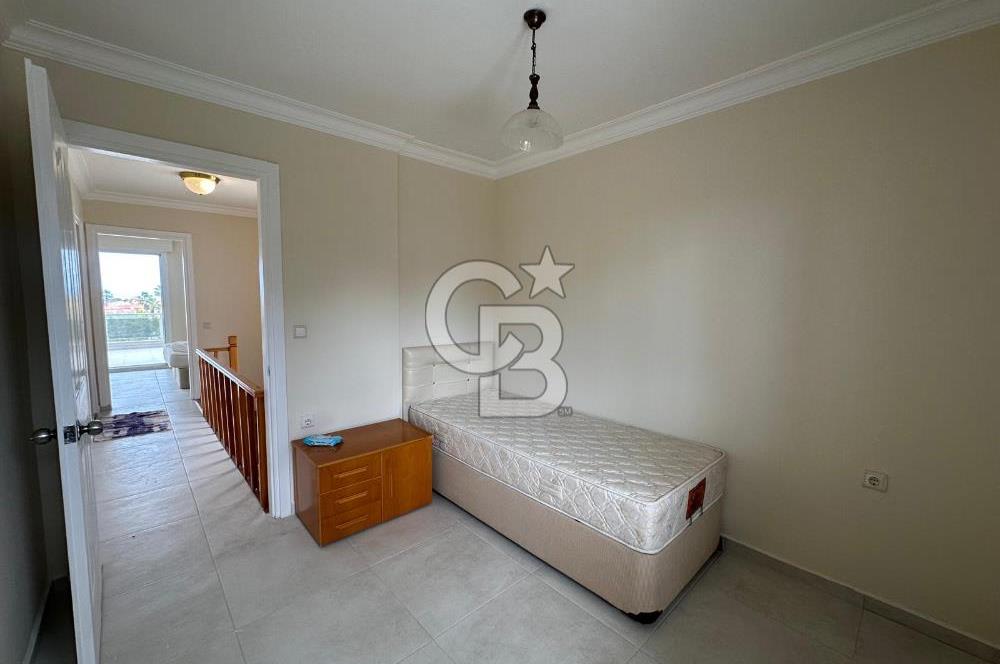 Çeşme Alaçatı `da Havuzlu Site İçerisinde 3+1 Kiralık Villa