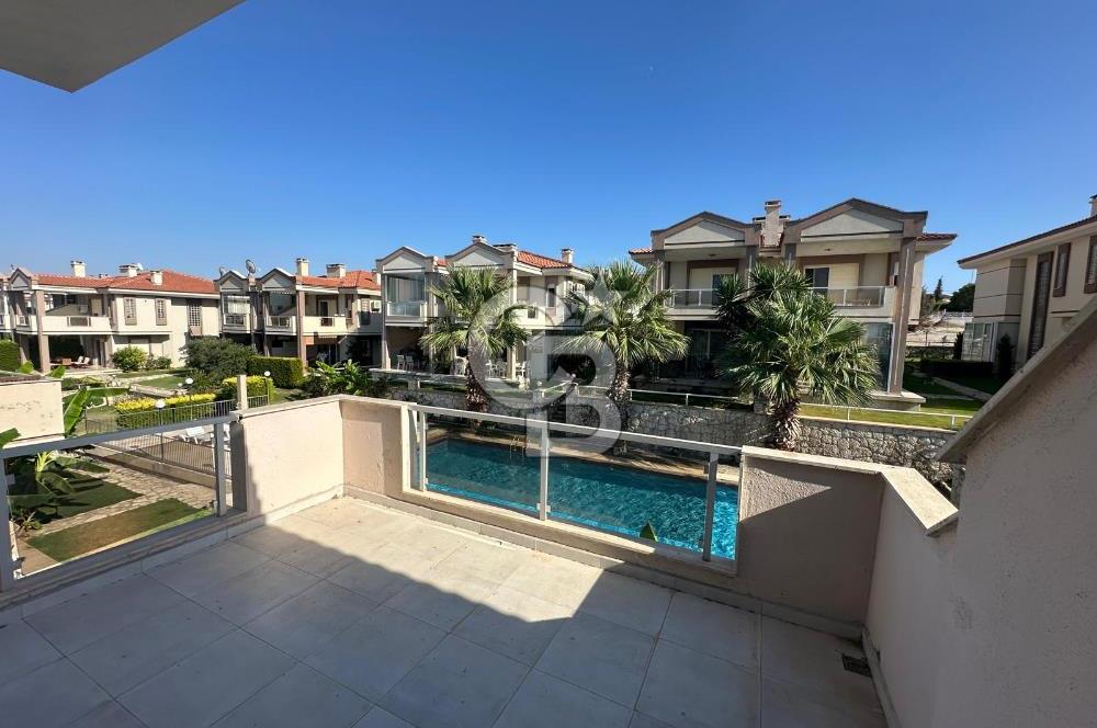 Çeşme Alaçatı `da Havuzlu Site İçerisinde 3+1 Kiralık Villa