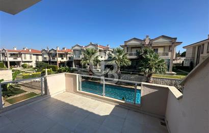 Çeşme Alaçatı `da Havuzlu Site İçerisinde 3+1 Kiralık Villa