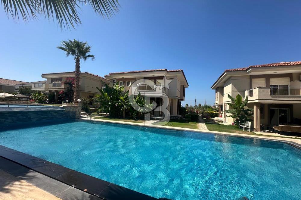 Çeşme Alaçatı `da Havuzlu Site İçerisinde 3+1 Kiralık Villa