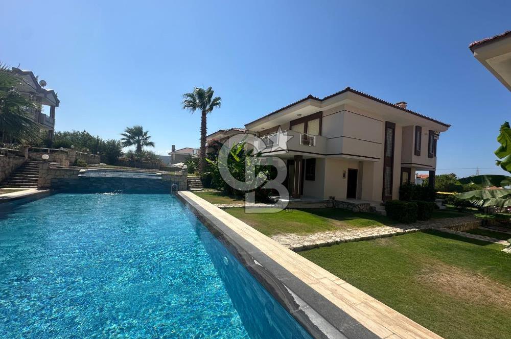 Çeşme Alaçatı `da Havuzlu Site İçerisinde 3+1 Kiralık Villa