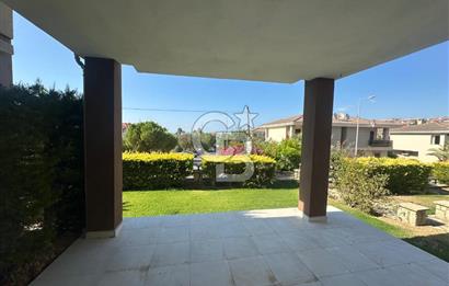 Çeşme Alaçatı `da Havuzlu Site İçerisinde 3+1 Kiralık Villa