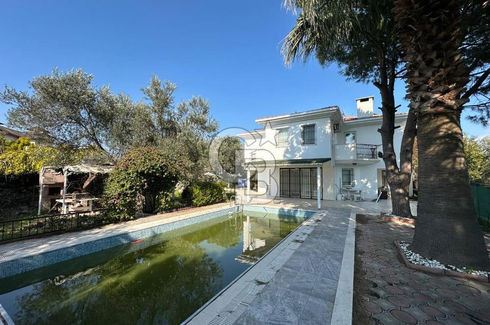 Denize 100m Özel Havuzlu 920m2 Arsada Şömineli Satılık 4+1 Villa