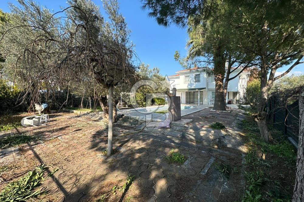 Denize 100m Özel Havuzlu 920m2 Arsada Şömineli Satılık 4+1 Villa