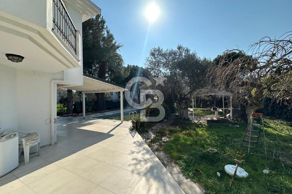 Denize 100m Özel Havuzlu 920m2 Arsada Şömineli Satılık 4+1 Villa