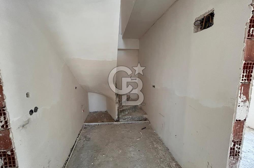 DERİNCE ESENTEPE SATILIK 4+1 ÇATI DUBLEKS DAİRE