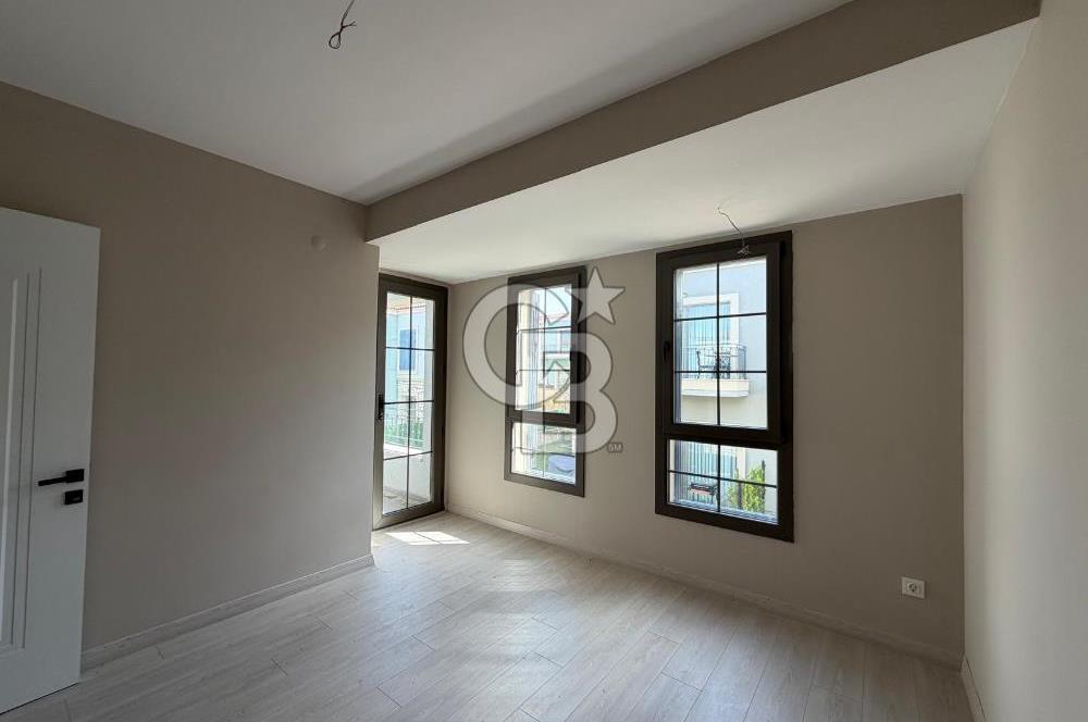 ÇANAKKALE MERKEZ ÇINARLI FULL BOĞAZ MANZARALI SATILIK 4+1 VİLLA