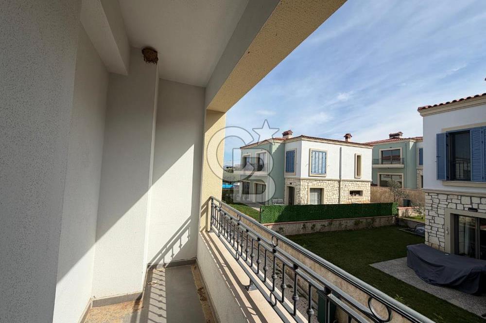 ÇANAKKALE MERKEZ ÇINARLI FULL BOĞAZ MANZARALI SATILIK 4+1 VİLLA