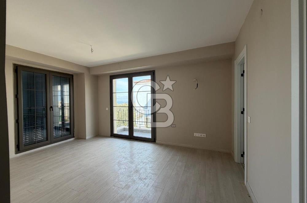 ÇANAKKALE MERKEZ ÇINARLI FULL BOĞAZ MANZARALI SATILIK 4+1 VİLLA