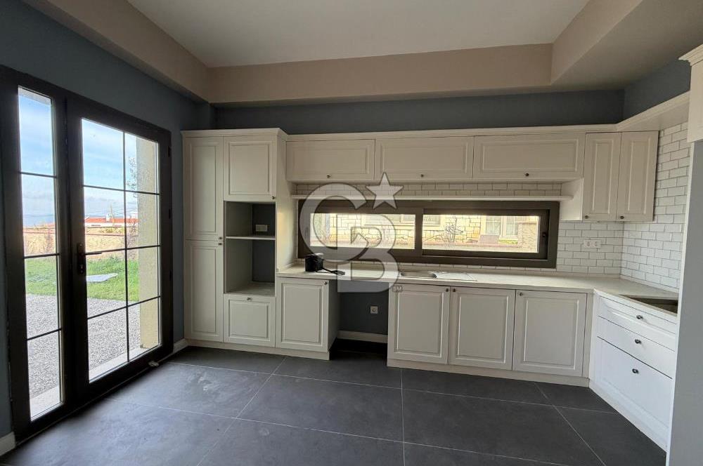 ÇANAKKALE MERKEZ ÇINARLI FULL BOĞAZ MANZARALI SATILIK 4+1 VİLLA