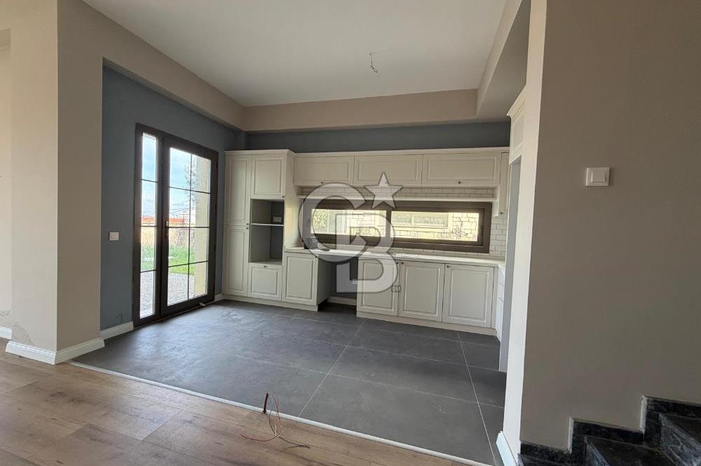 ÇANAKKALE MERKEZ ÇINARLI FULL BOĞAZ MANZARALI SATILIK 4+1 VİLLA