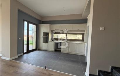 ÇANAKKALE MERKEZ ÇINARLI FULL BOĞAZ MANZARALI SATILIK 4+1 VİLLA