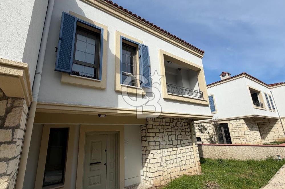 ÇANAKKALE MERKEZ ÇINARLI FULL BOĞAZ MANZARALI SATILIK 4+1 VİLLA