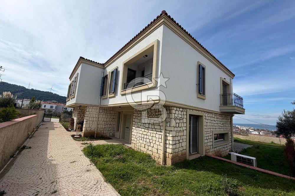 ÇANAKKALE MERKEZ ÇINARLI FULL BOĞAZ MANZARALI SATILIK 4+1 VİLLA