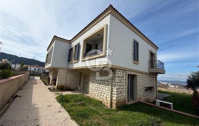 ÇANAKKALE MERKEZ ÇINARLI FULL BOĞAZ MANZARALI SATILIK 4+1 VİLLA