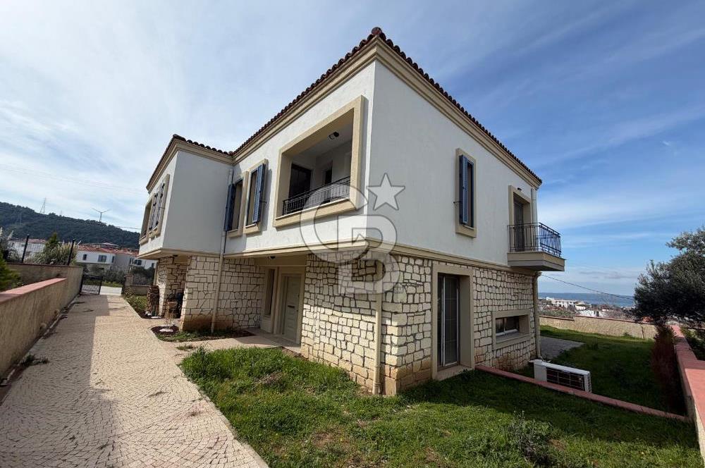 ÇANAKKALE MERKEZ ÇINARLI FULL BOĞAZ MANZARALI SATILIK 4+1 VİLLA