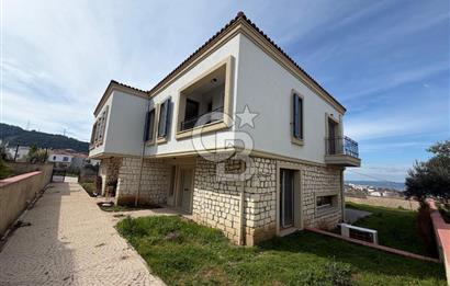 ÇANAKKALE MERKEZ ÇINARLI FULL BOĞAZ MANZARALI SATILIK 4+1 VİLLA