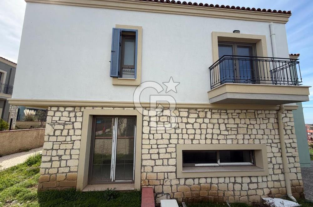 ÇANAKKALE MERKEZ ÇINARLI FULL BOĞAZ MANZARALI SATILIK 4+1 VİLLA