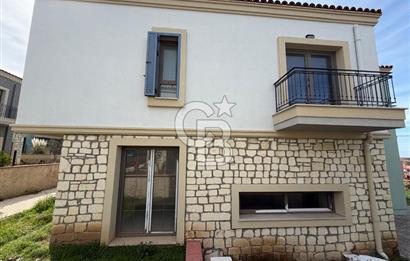 ÇANAKKALE MERKEZ ÇINARLI FULL BOĞAZ MANZARALI SATILIK 4+1 VİLLA