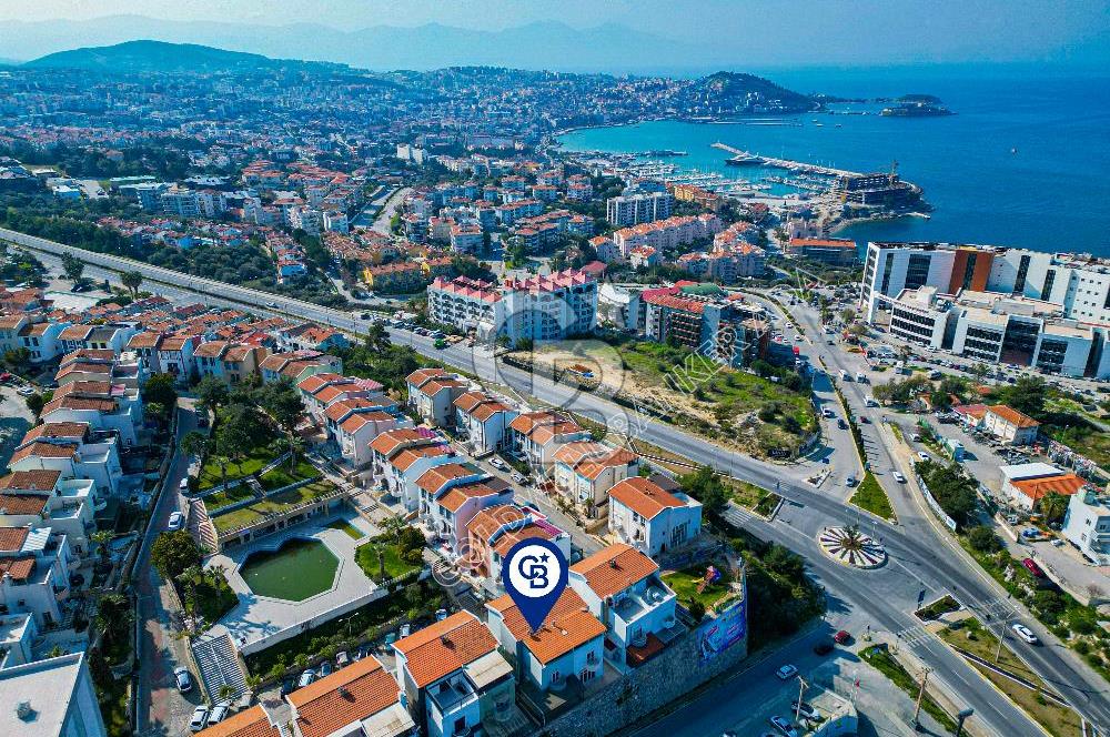 Kuşadası Bayraklıdede Efe Konakları'nda Kesintisiz Deniz Manzaralı Tripleks Villa