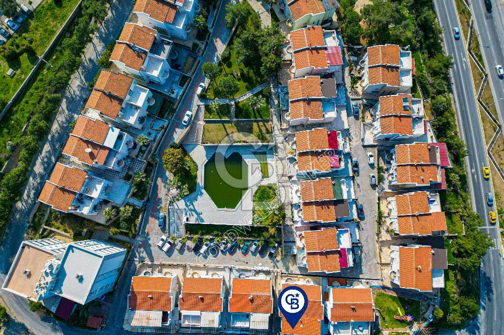 Kuşadası Bayraklıdede Efe Konakları'nda Kesintisiz Deniz Manzaralı Tripleks Villa