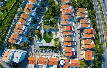 Kuşadası Bayraklıdede Efe Konakları'nda Kesintisiz Deniz Manzaralı Tripleks Villa