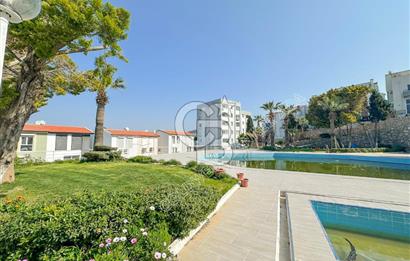 Kuşadası Bayraklıdede Efe Konakları'nda Kesintisiz Deniz Manzaralı Tripleks Villa