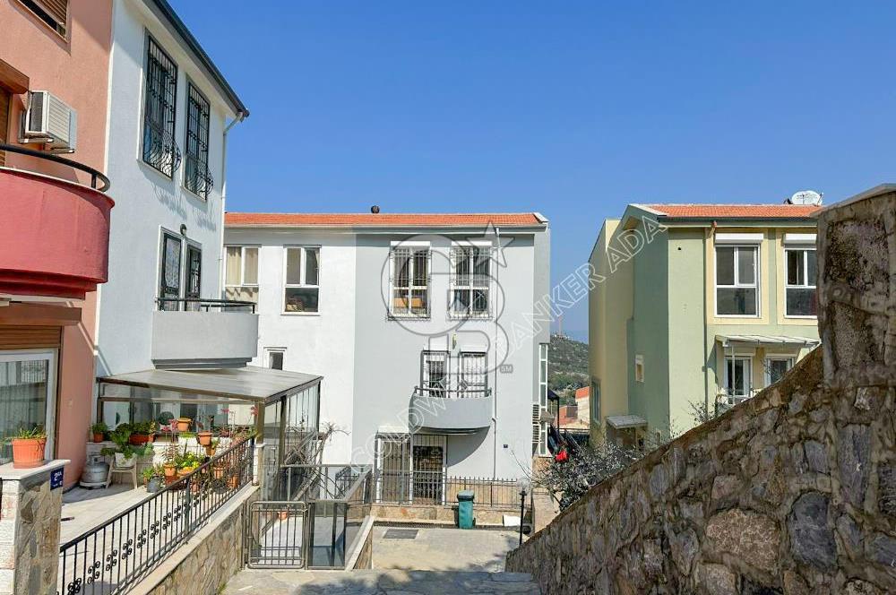 Kuşadası Bayraklıdede Efe Konakları'nda Kesintisiz Deniz Manzaralı Tripleks Villa