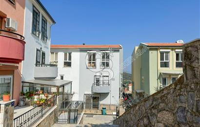 Kuşadası Bayraklıdede Efe Konakları'nda Kesintisiz Deniz Manzaralı Tripleks Villa