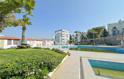 Kuşadası Bayraklıdede Efe Konakları'nda Kesintisiz Deniz Manzaralı Tripleks Villa