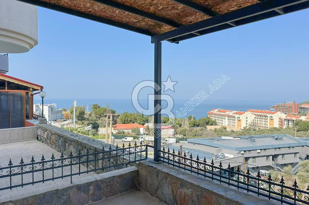 Kuşadası Bayraklıdede Efe Konakları'nda Kesintisiz Deniz Manzaralı Tripleks Villa