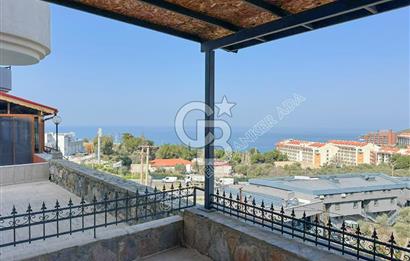 Kuşadası Bayraklıdede Efe Konakları'nda Kesintisiz Deniz Manzaralı Tripleks Villa