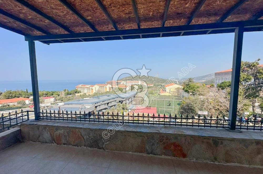 Kuşadası Bayraklıdede Efe Konakları'nda Kesintisiz Deniz Manzaralı Tripleks Villa