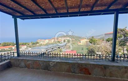 Kuşadası Bayraklıdede Efe Konakları'nda Kesintisiz Deniz Manzaralı Tripleks Villa