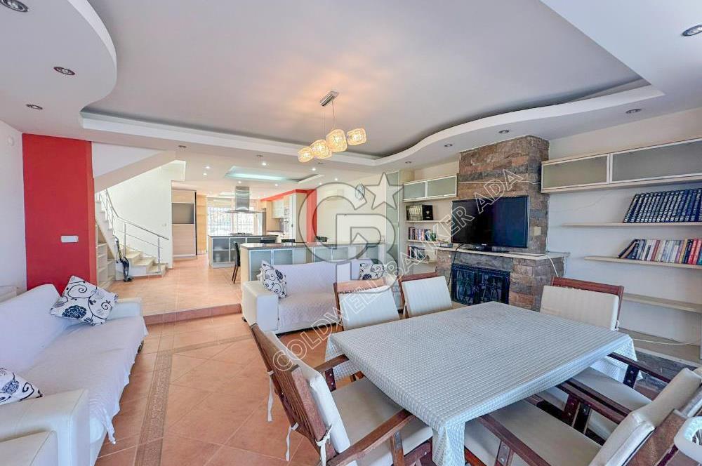 Kuşadası Bayraklıdede Efe Konakları'nda Kesintisiz Deniz Manzaralı Tripleks Villa