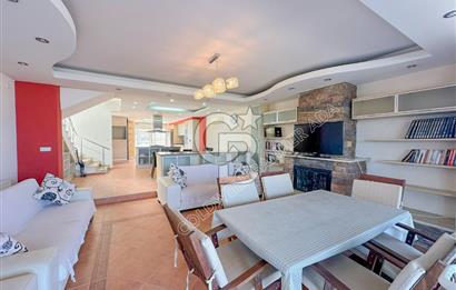 Kuşadası Bayraklıdede Efe Konakları'nda Kesintisiz Deniz Manzaralı Tripleks Villa