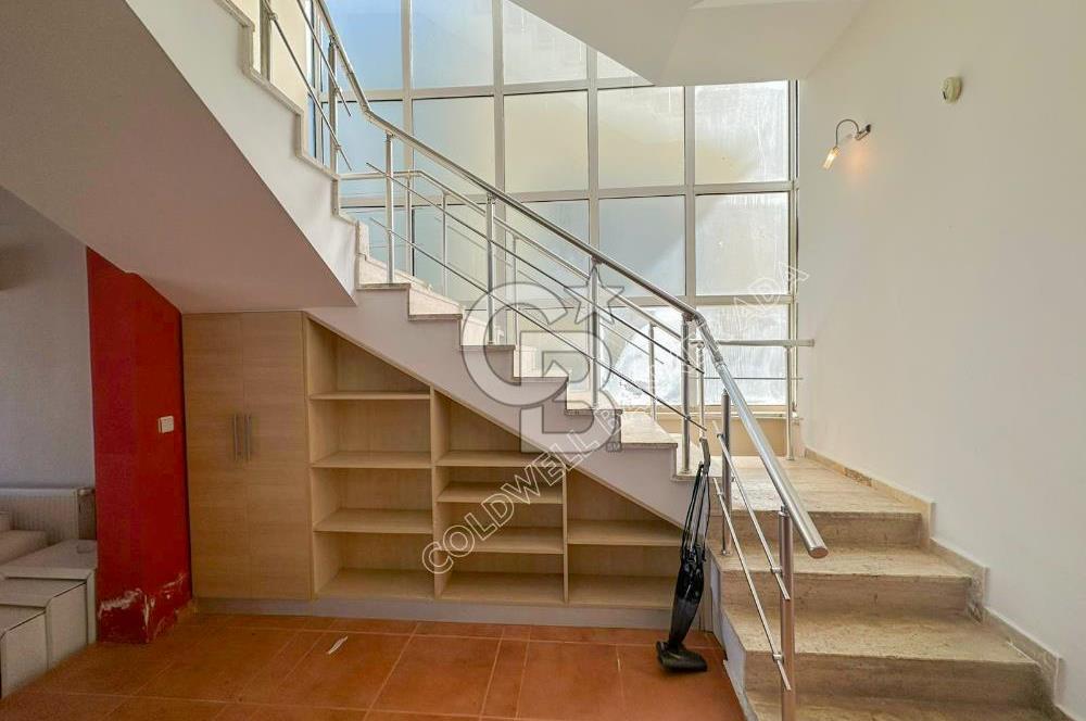 Kuşadası Bayraklıdede Efe Konakları'nda Kesintisiz Deniz Manzaralı Tripleks Villa