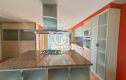 Kuşadası Bayraklıdede Efe Konakları'nda Kesintisiz Deniz Manzaralı Tripleks Villa