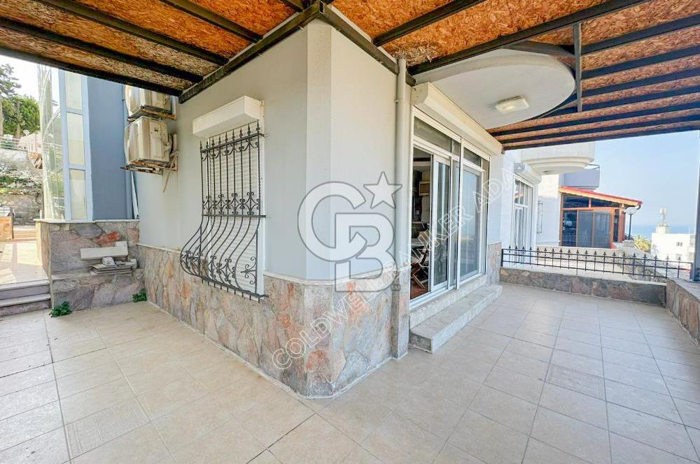 Kuşadası Bayraklıdede Efe Konakları'nda Kesintisiz Deniz Manzaralı Tripleks Villa