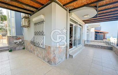 Kuşadası Bayraklıdede Efe Konakları'nda Kesintisiz Deniz Manzaralı Tripleks Villa