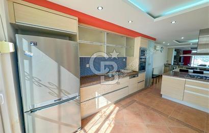 Kuşadası Bayraklıdede Efe Konakları'nda Kesintisiz Deniz Manzaralı Tripleks Villa