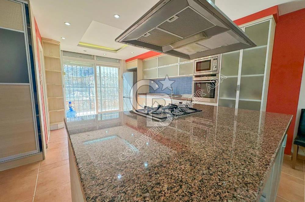 Kuşadası Bayraklıdede Efe Konakları'nda Kesintisiz Deniz Manzaralı Tripleks Villa