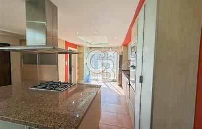 Kuşadası Bayraklıdede Efe Konakları'nda Kesintisiz Deniz Manzaralı Tripleks Villa