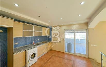 Kuşadası Bayraklıdede Efe Konakları'nda Kesintisiz Deniz Manzaralı Tripleks Villa