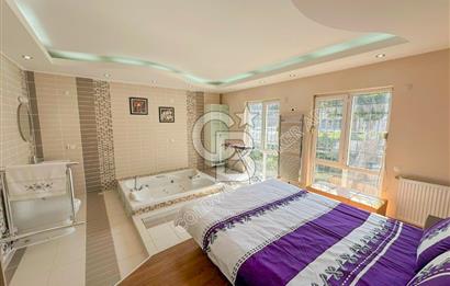 Kuşadası Bayraklıdede Efe Konakları'nda Kesintisiz Deniz Manzaralı Tripleks Villa