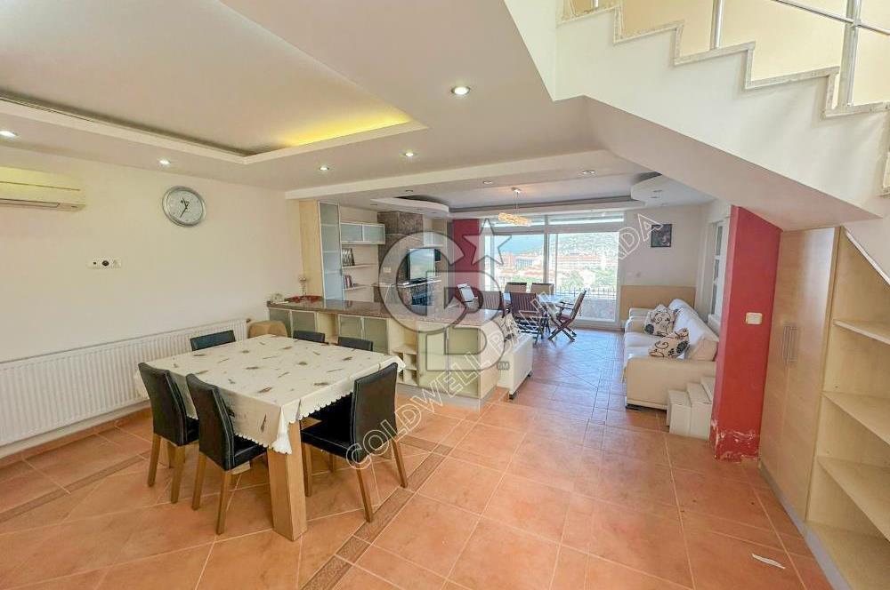 Kuşadası Bayraklıdede Efe Konakları'nda Kesintisiz Deniz Manzaralı Tripleks Villa