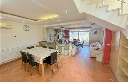 Kuşadası Bayraklıdede Efe Konakları'nda Kesintisiz Deniz Manzaralı Tripleks Villa