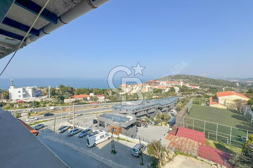 Kuşadası Bayraklıdede Efe Konakları'nda Kesintisiz Deniz Manzaralı Tripleks Villa