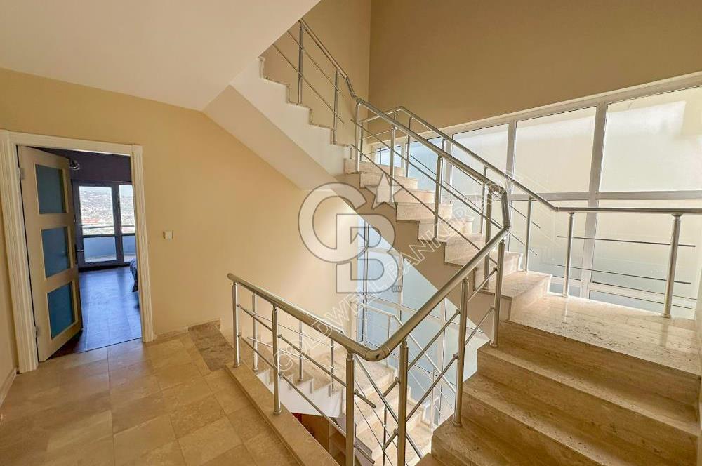 Kuşadası Bayraklıdede Efe Konakları'nda Kesintisiz Deniz Manzaralı Tripleks Villa